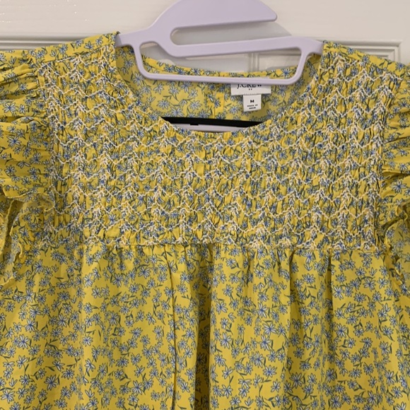 J.Crew Embroidered Flutter Sleeve Top in
Stellar Yellow Daisy - Size Medium - Picture 8 of 8